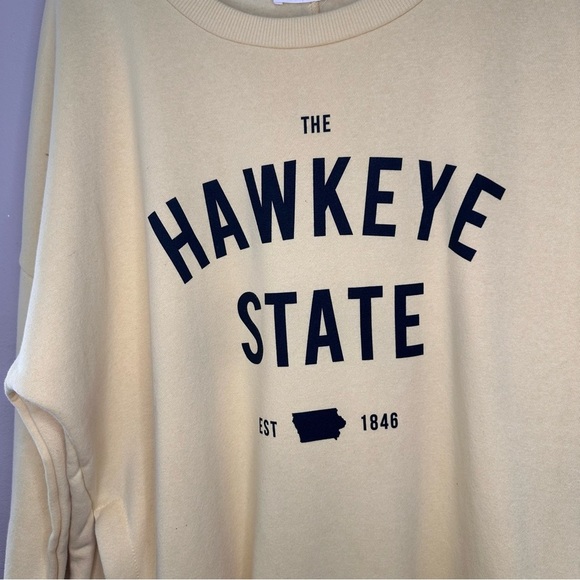 NWT Zenana Yellow Hawkeye State Sweatshirt with Pockets Size 1X - Picture 2 of 7